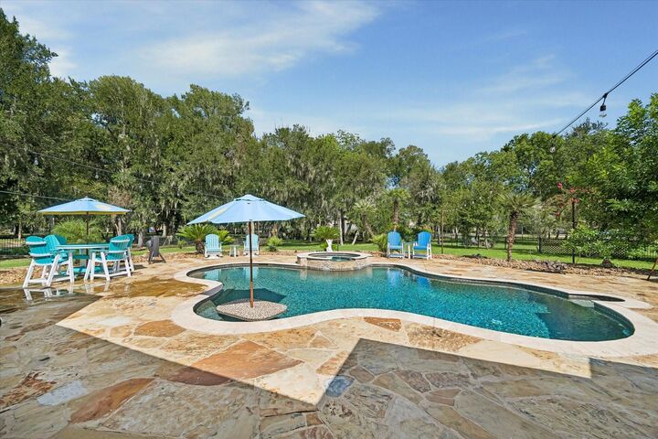 Property Photo: 8827 Aubrey Lane TX 77469