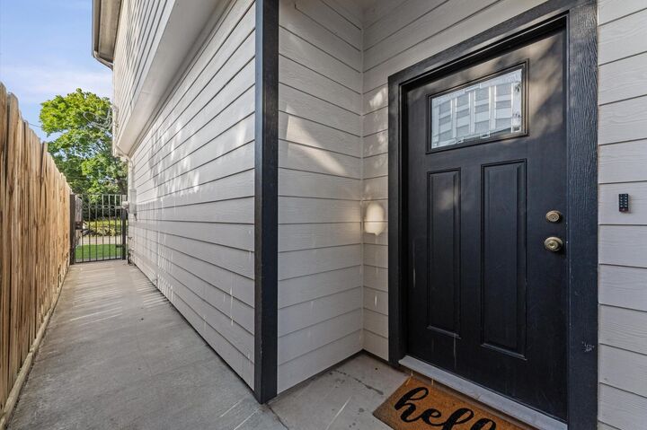 Property Photo: 7318 Avenue J TX 77011