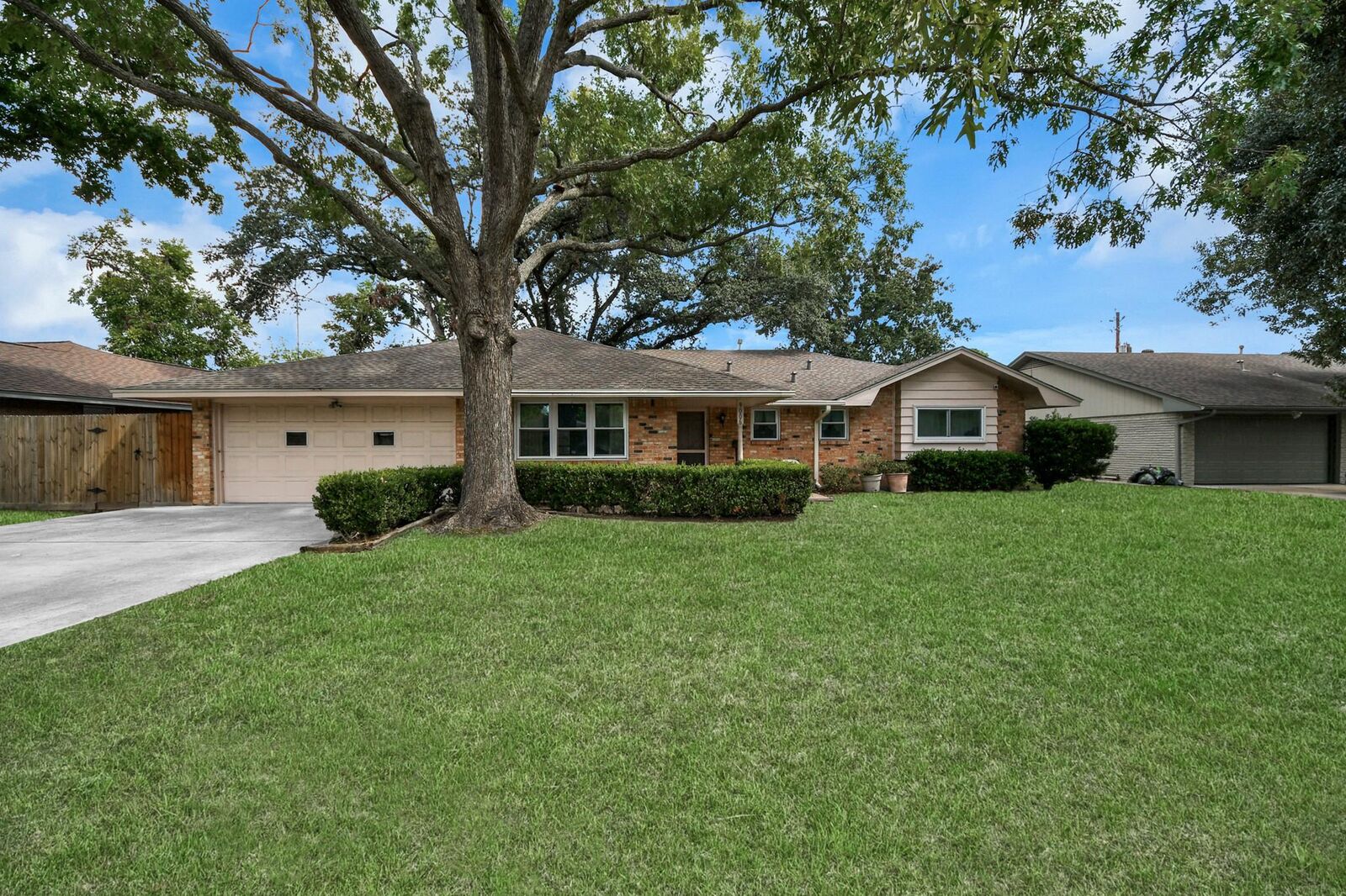 Property Photo:  9006 Springview Lane  TX 77080 