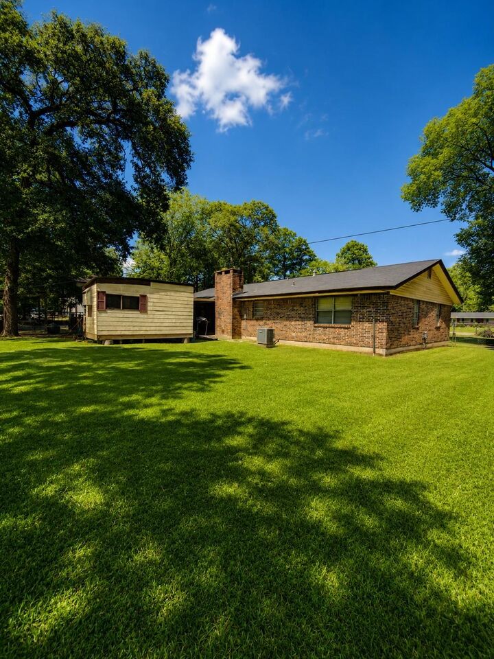 Property Photo: 1610 Lilac Avenue TX 75901