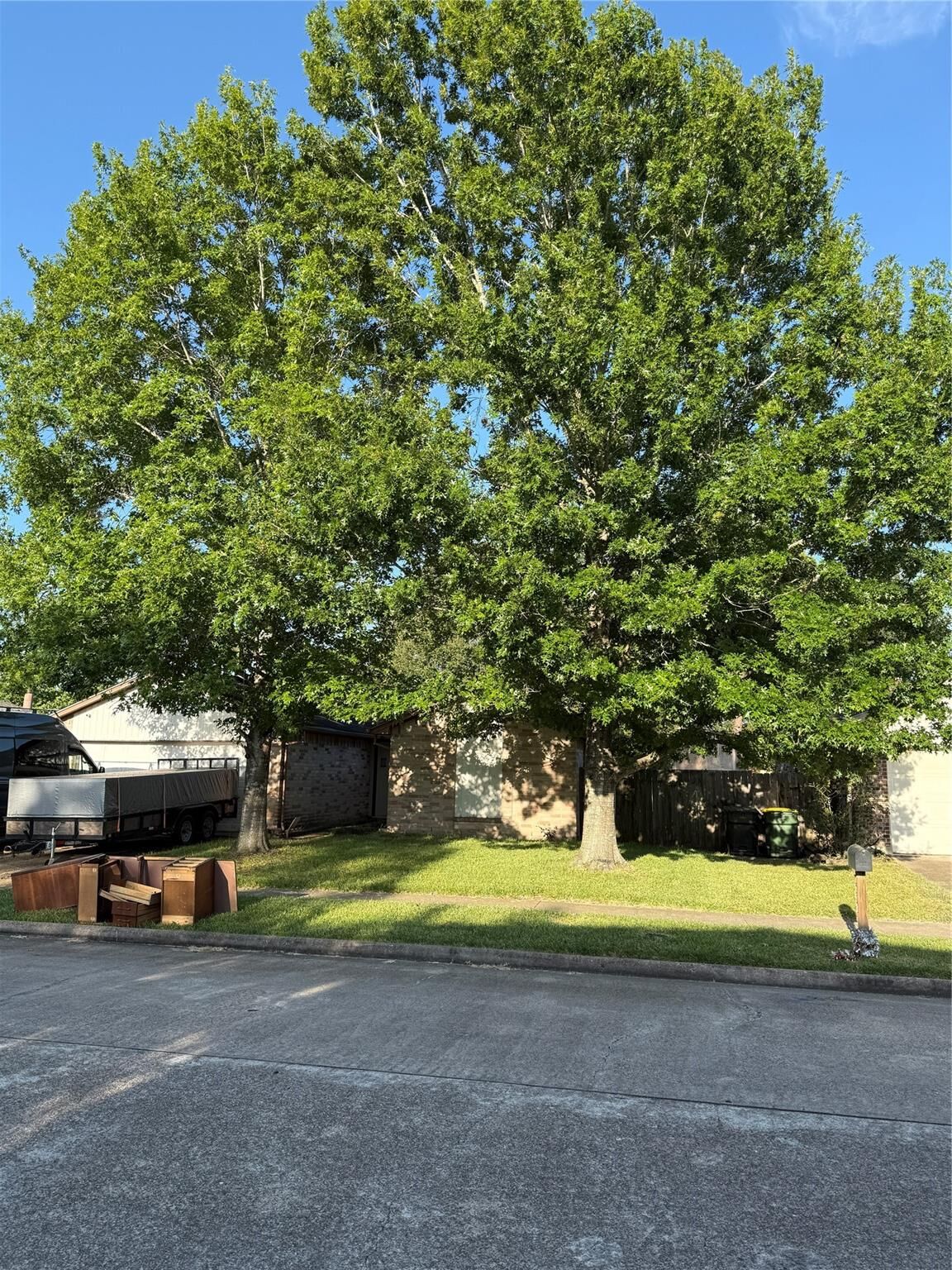 Property Photo:  1127 W Brompton Drive  TX 77584 
