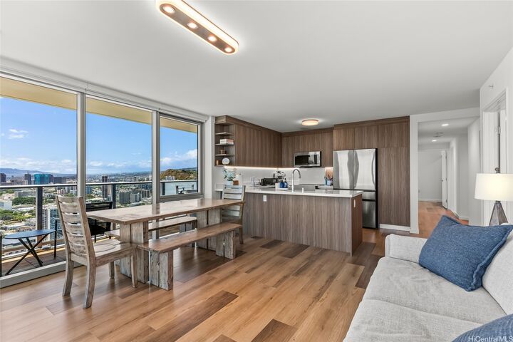 Property Photo:  1500 Rycroft Street 3818R  HI 96814 
