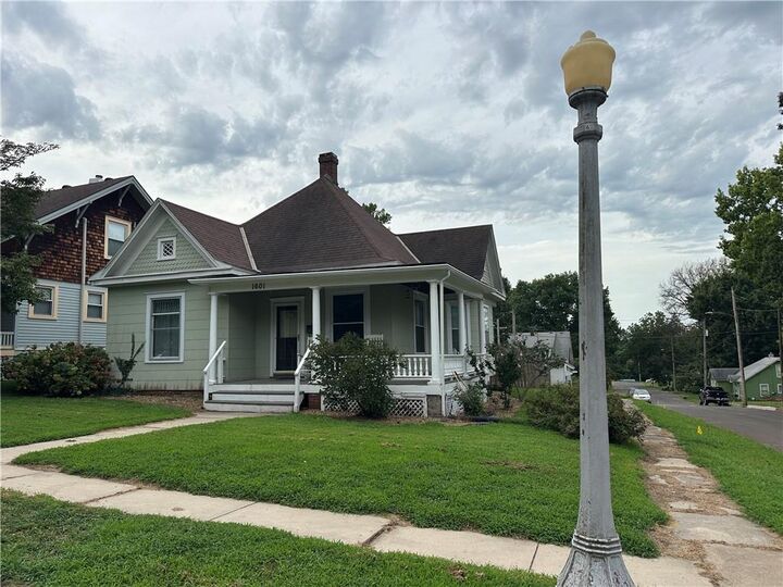 Property Photo:  1601 Bloom Street  MO 64067 