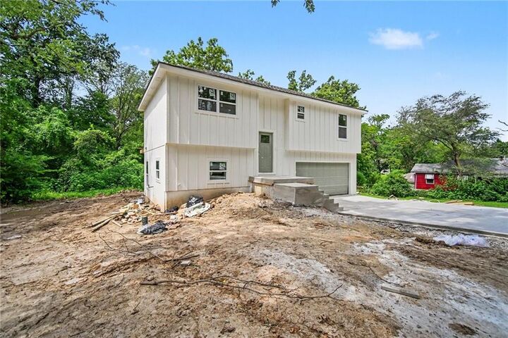 Property Photo: 3008 N 48th Terrace KS 66104