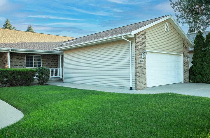 Property Photo:  4805 Briarwood Drive  IA 50613 