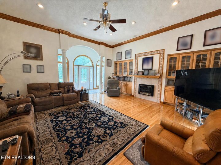 Property Photo:  201 N Baker St  TN 37841 