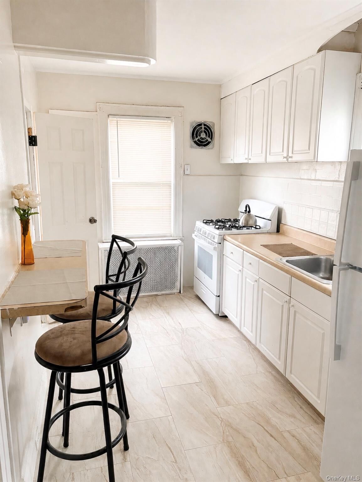 Property Photo:  