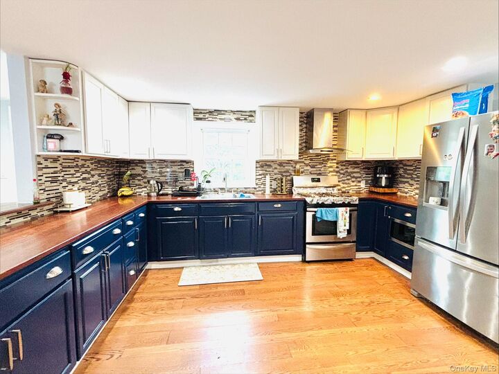 Property Photo: 41 Carls Place 41 NY 11901
