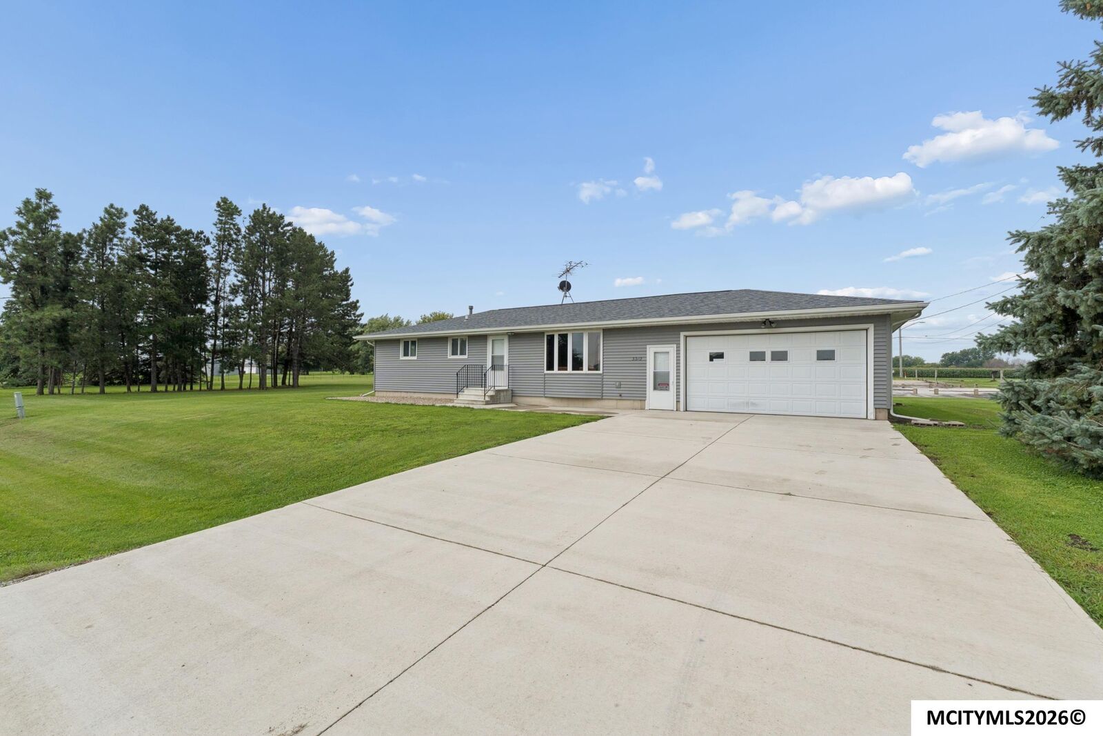 Property Photo: 3310 S Delaware IA 50401