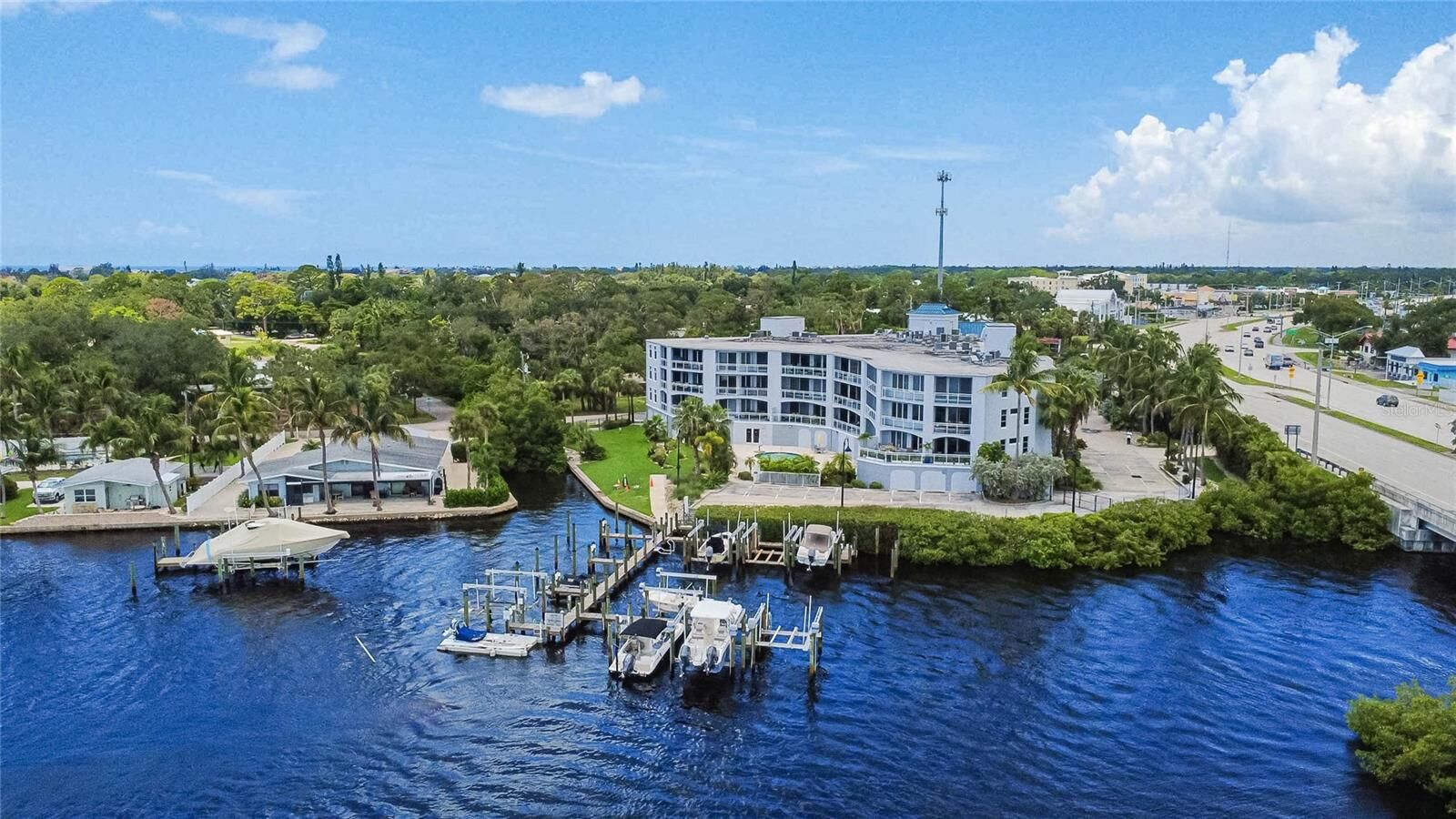 Property Photo: 516 Tamiami Trail S 306 FL 34275