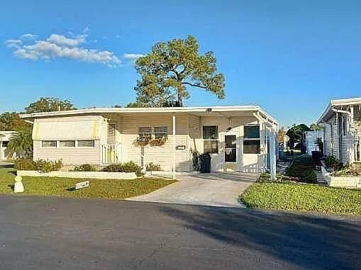 Property Photo: 7880 54th Avenue N 106 FL 33709