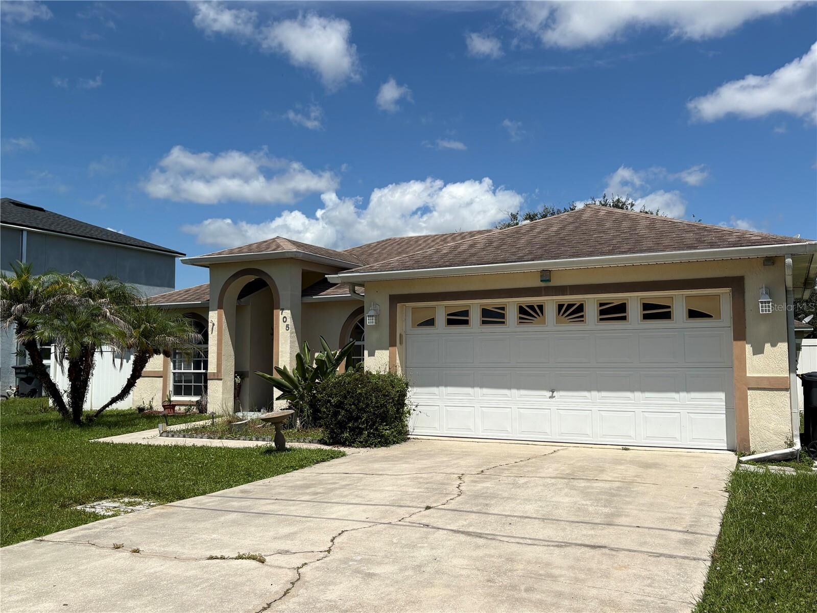 Property Photo: 705 Robin Court FL 34759