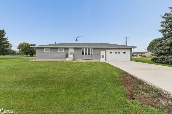 Property Photo: 3310 Delaware Avenue IA 50401
