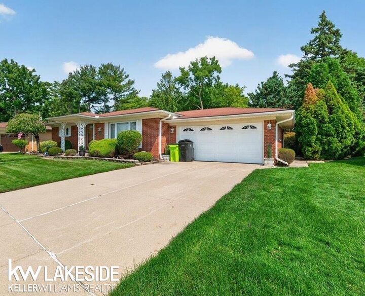 Property Photo:  19427 Candlelight Drive  MI 48066 