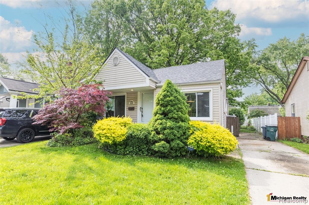 Property Photo:  1564 Cole Street  MI 48009 7053 