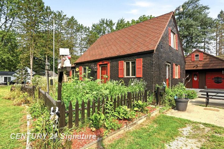 Property Photo:  3865 Old King Road  MI 48601 