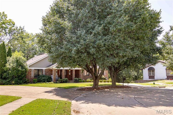 Property Photo: 3008 Oakvilla Manor Court MO 63129