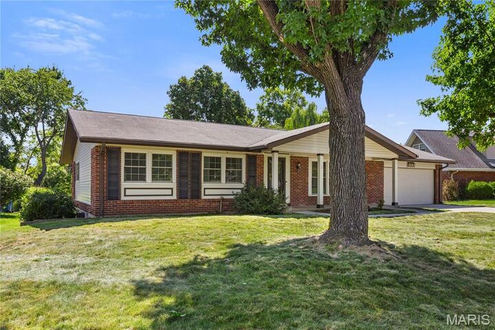 Property Photo:  7 Greymore Drive  MO 63017 