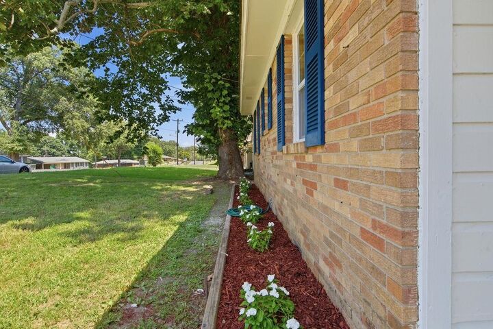 Property Photo: 2303 St Elmo Ave TN 38127