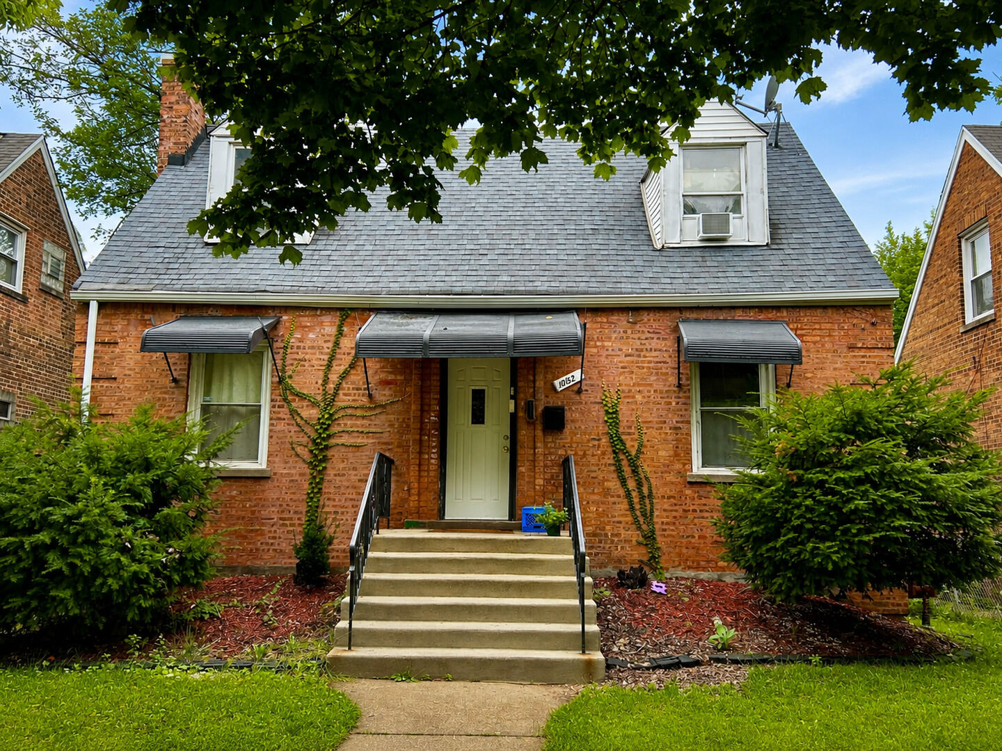 Property Photo:  10152 S Bensley Avenue  IL 60617 