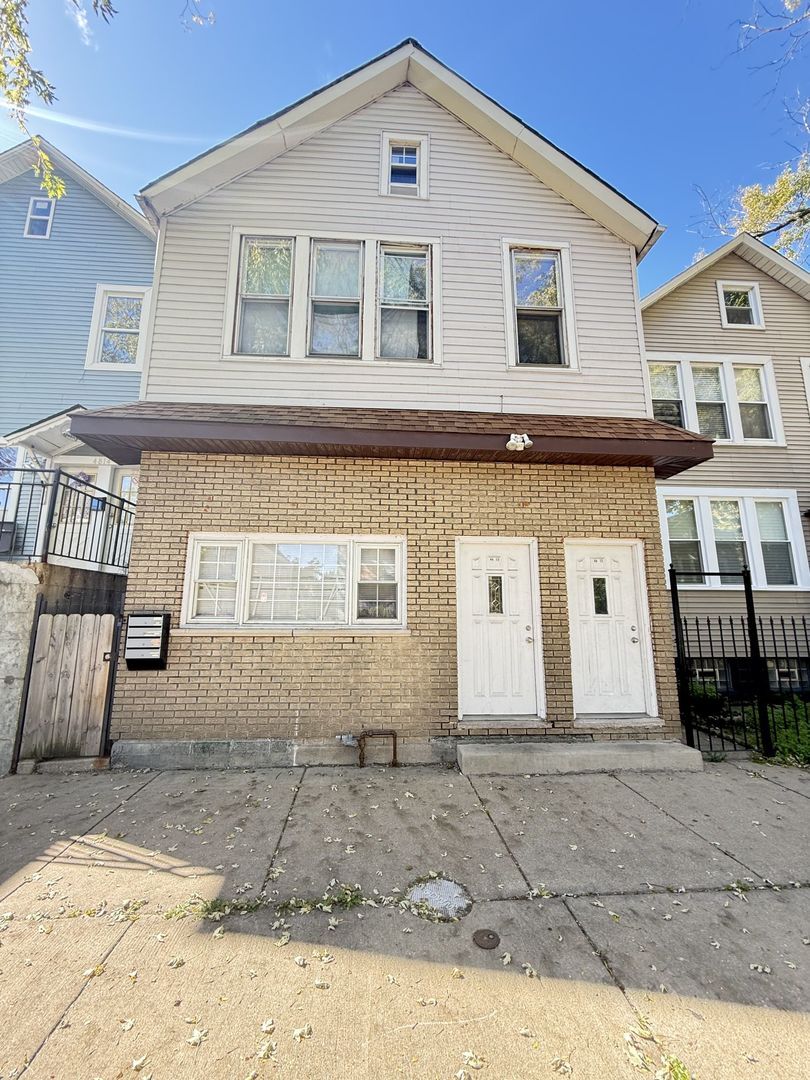 Property Photo: 4812 S Elizabeth Street 1F IL 60609