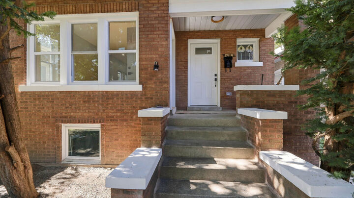 Property Photo: 2516 Kenilworth Avenue IL 60402