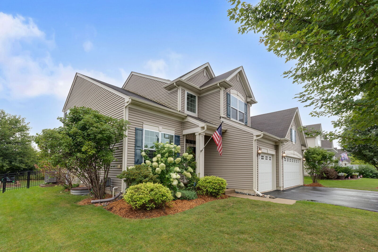 Property Photo:  667 Seneca Street  IL 60073 
