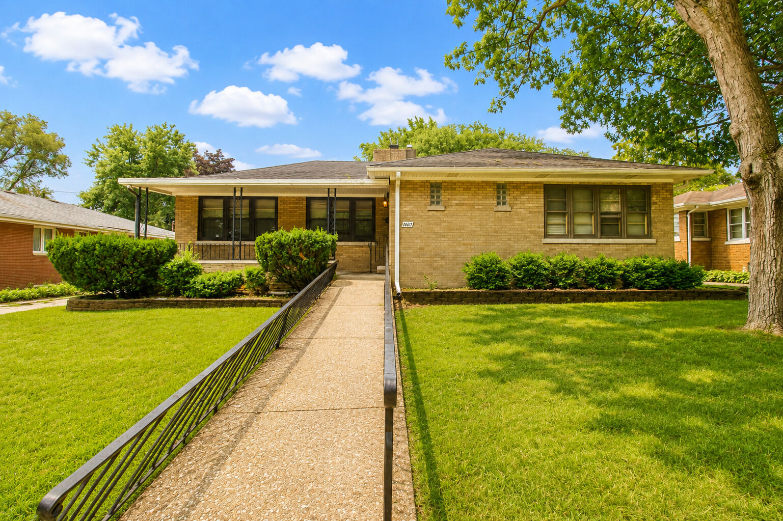 Property Photo: 1067 Wentworth Avenue IL 60409