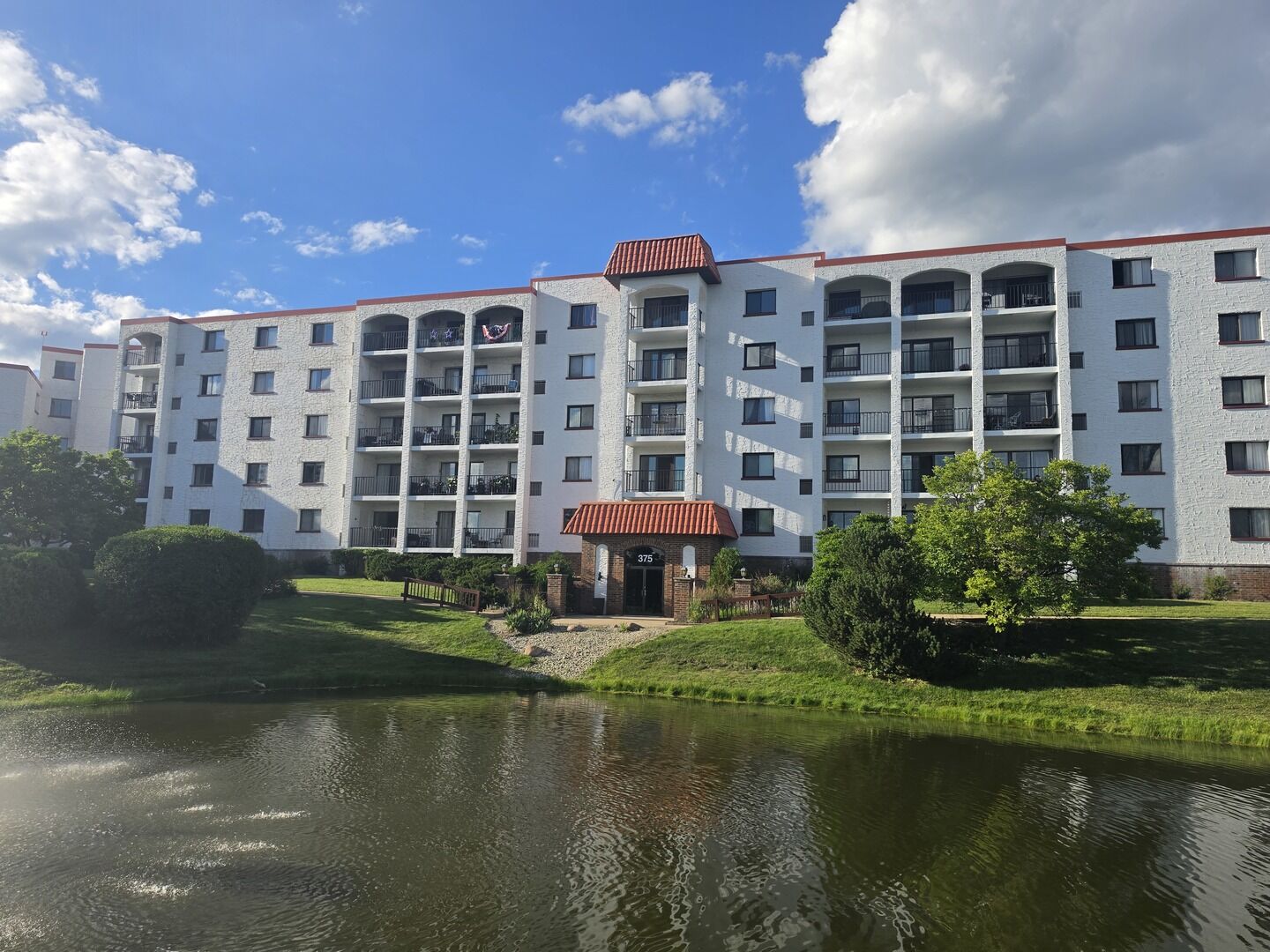 Property Photo:  375 Plum Creek Drive 103  IL 60090 