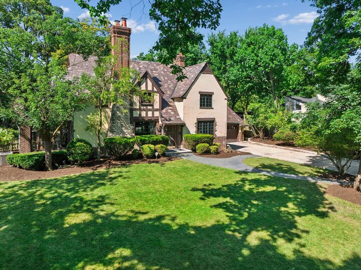 Property Photo:  465 Dundee Road  IL 60022 