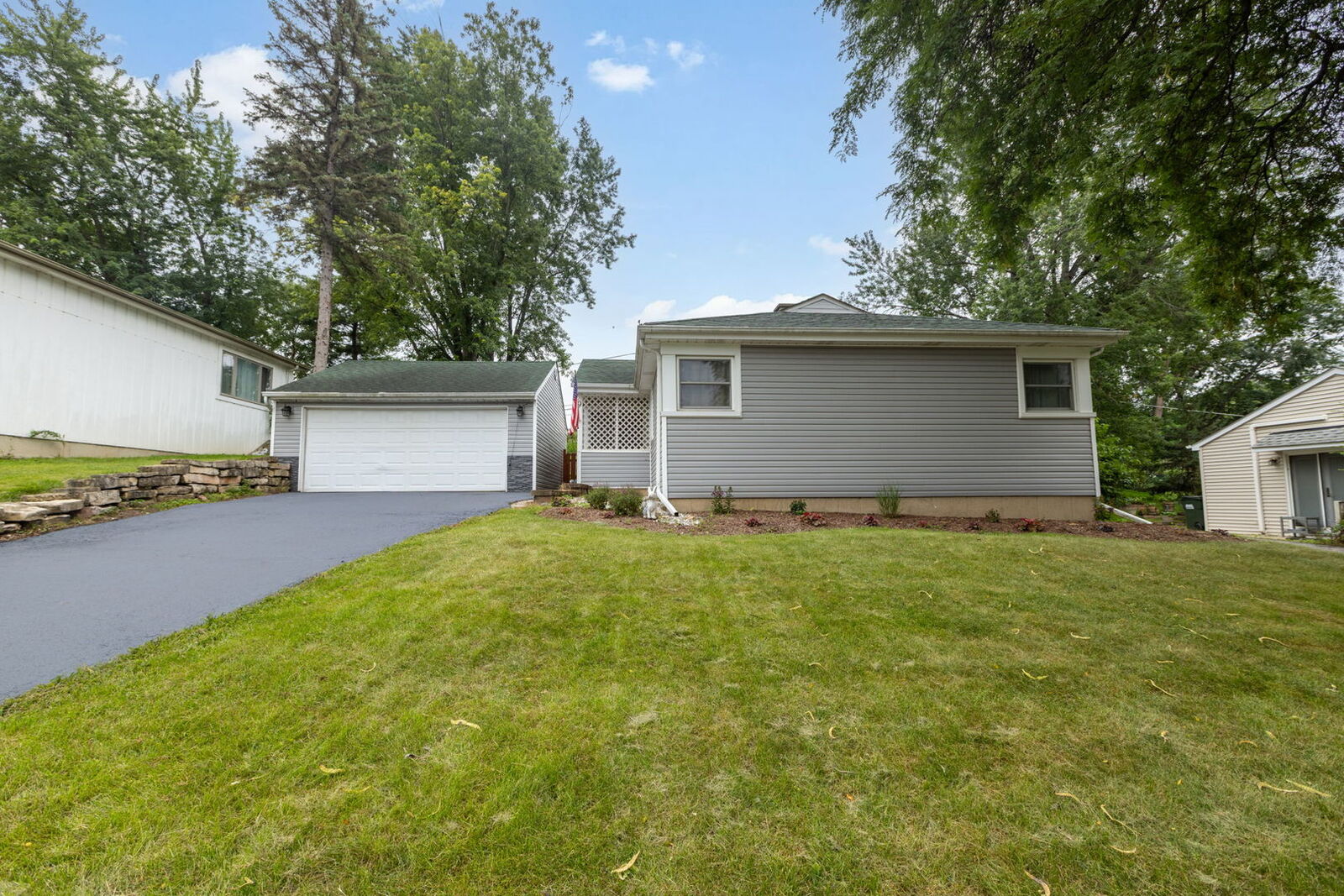 Property Photo: 9 Grant Avenue IL 60156