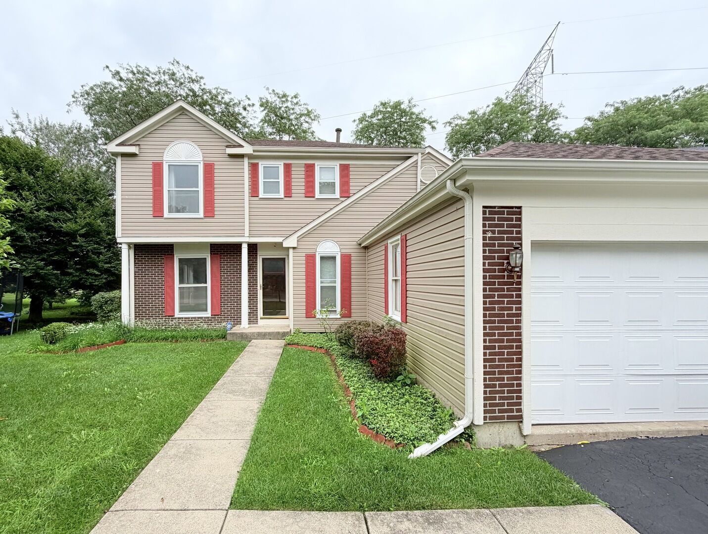 Property Photo: 95 Southfield Drive IL 60061