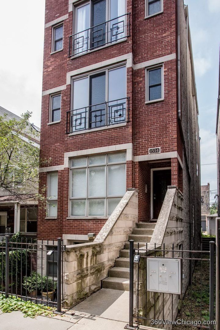Property Photo: 1534 N Bosworth Avenue 3 IL 60642