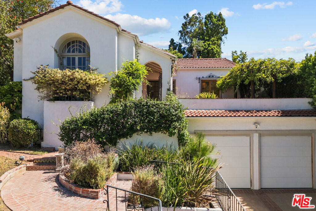 Property Photo:  6484 Ivarene Avenue  CA 90068 