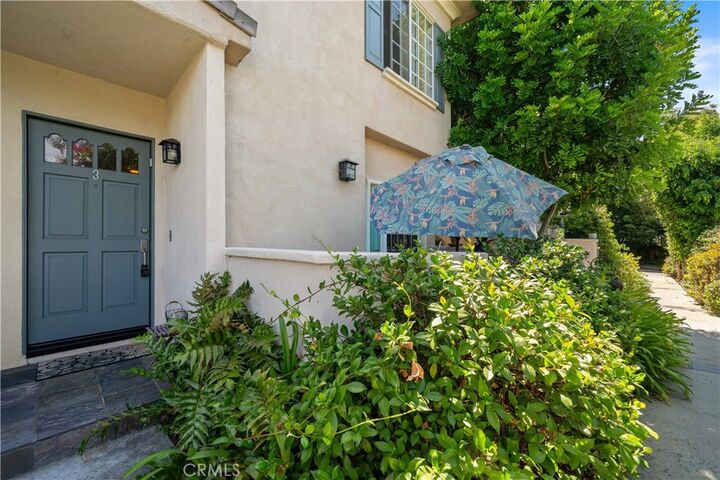 Property Photo: 11808 Riverside Drive 3 CA 91607