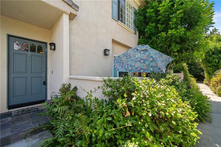 Property Photo: 11808 Riverside Drive 3 CA 91607
