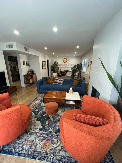 Property Photo: 6847 Haskell Avenue 1 CA 91406