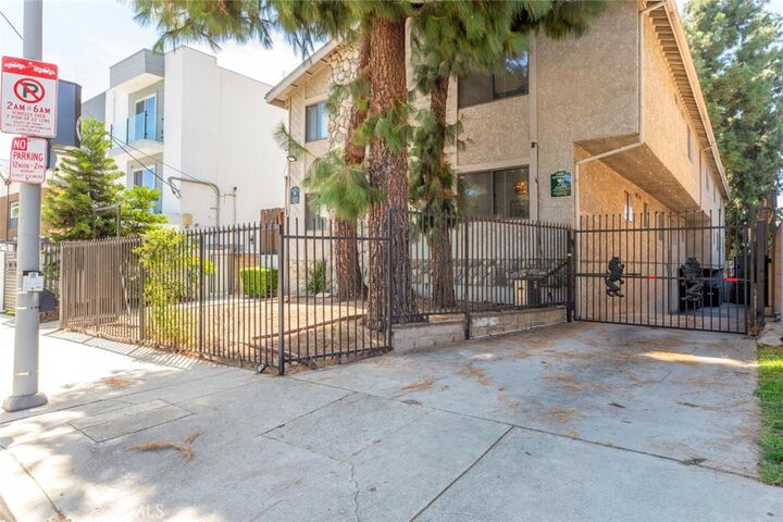 Property Photo:  6847 Haskell Avenue 1  CA 91406 