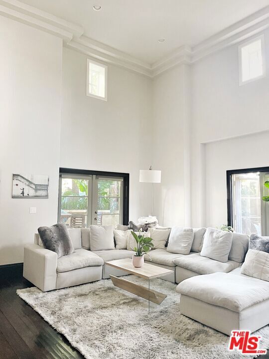 Property Photo: 1311 Centinela Avenue 2 CA 90404