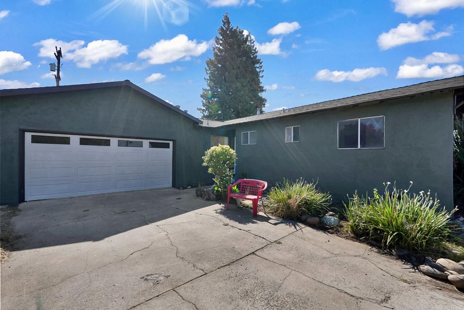 Property Photo: 3304 McGerry Street CA 95355