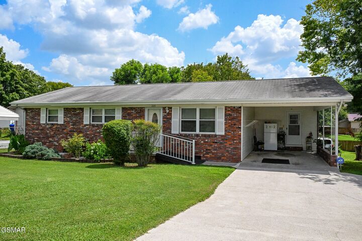 Property Photo:  220 Pinedale Street  TN 37801 