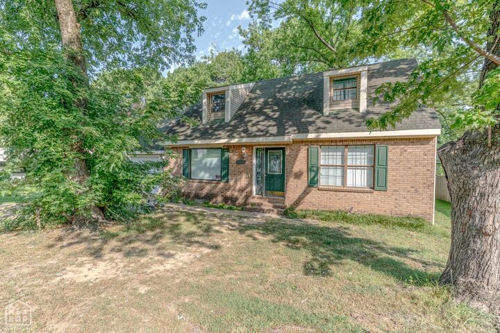 Property Photo:  2010 Cenwood Dr  AR 72401 