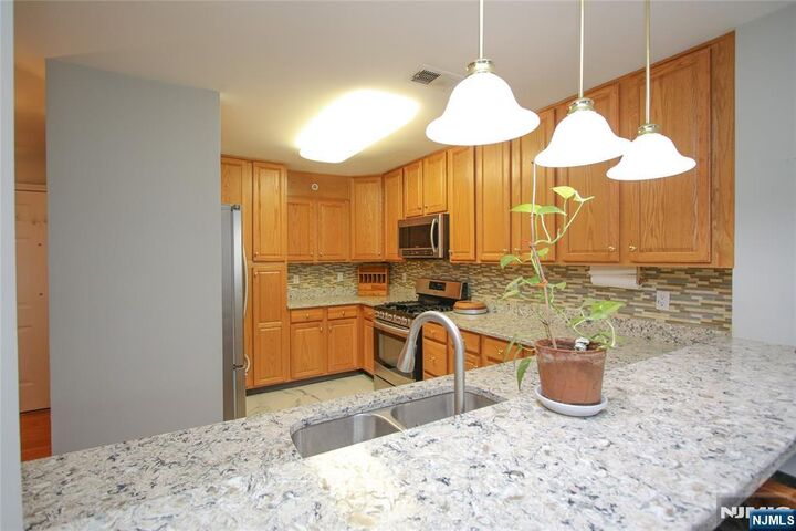 Property Photo:  10 Redspire Drive 10  NJ 07083 