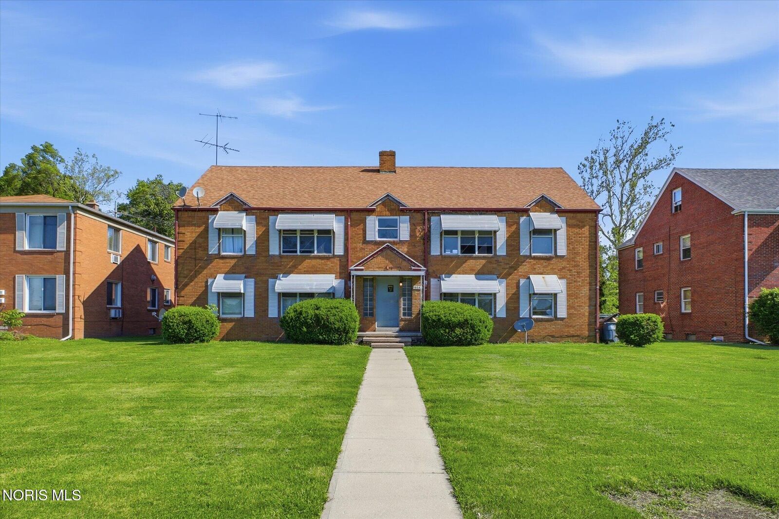 Property Photo:  1384 N Cove Boulevard  OH 43606 