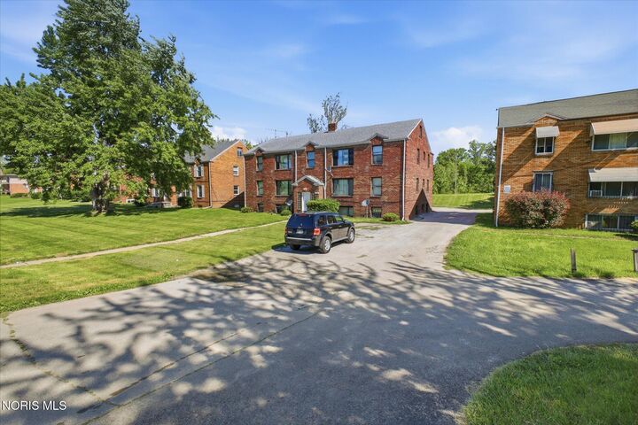 Property Photo: 1364 N Cove Boulevard OH 43606