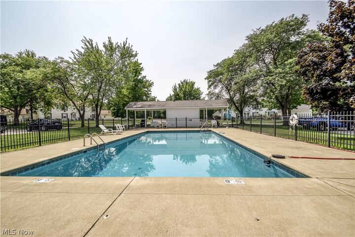 Property Photo: 551 Heritage Square OH 44047