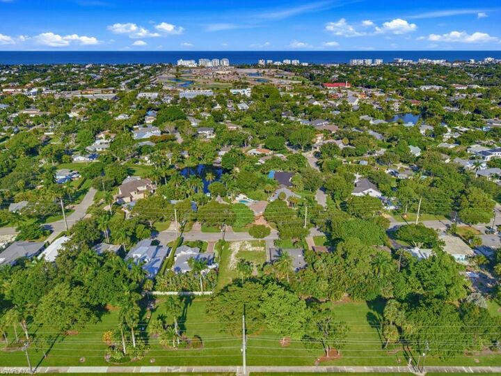 Property Photo:  916 13th St N  FL 34102 