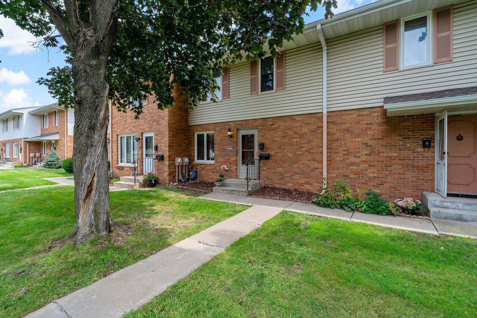 Property Photo:  2004 Arkwright Street  MN 55117 