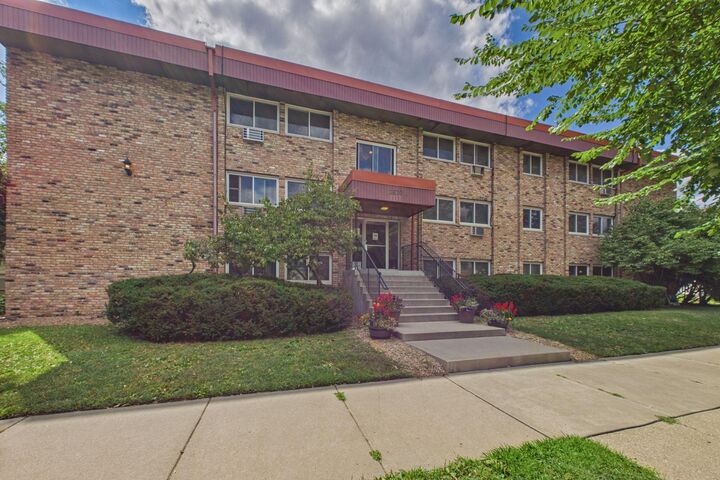 Property Photo:  2630 Pleasant Avenue 205  MN 55408 