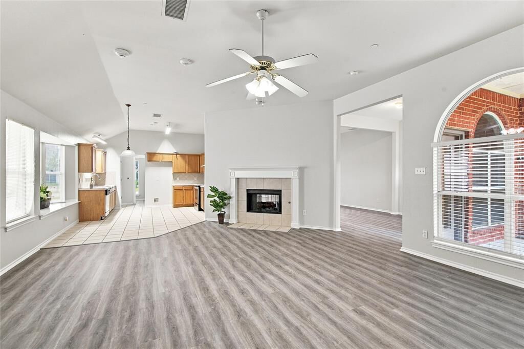 Property Photo:  1033 Suffolk Lane  TX 75104 